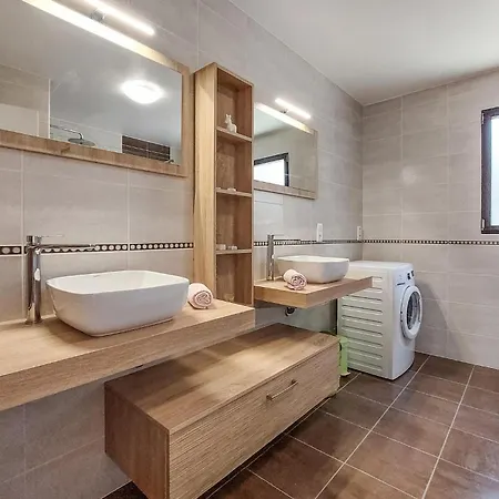 3 Bedroom Gorgeous In Holiday home